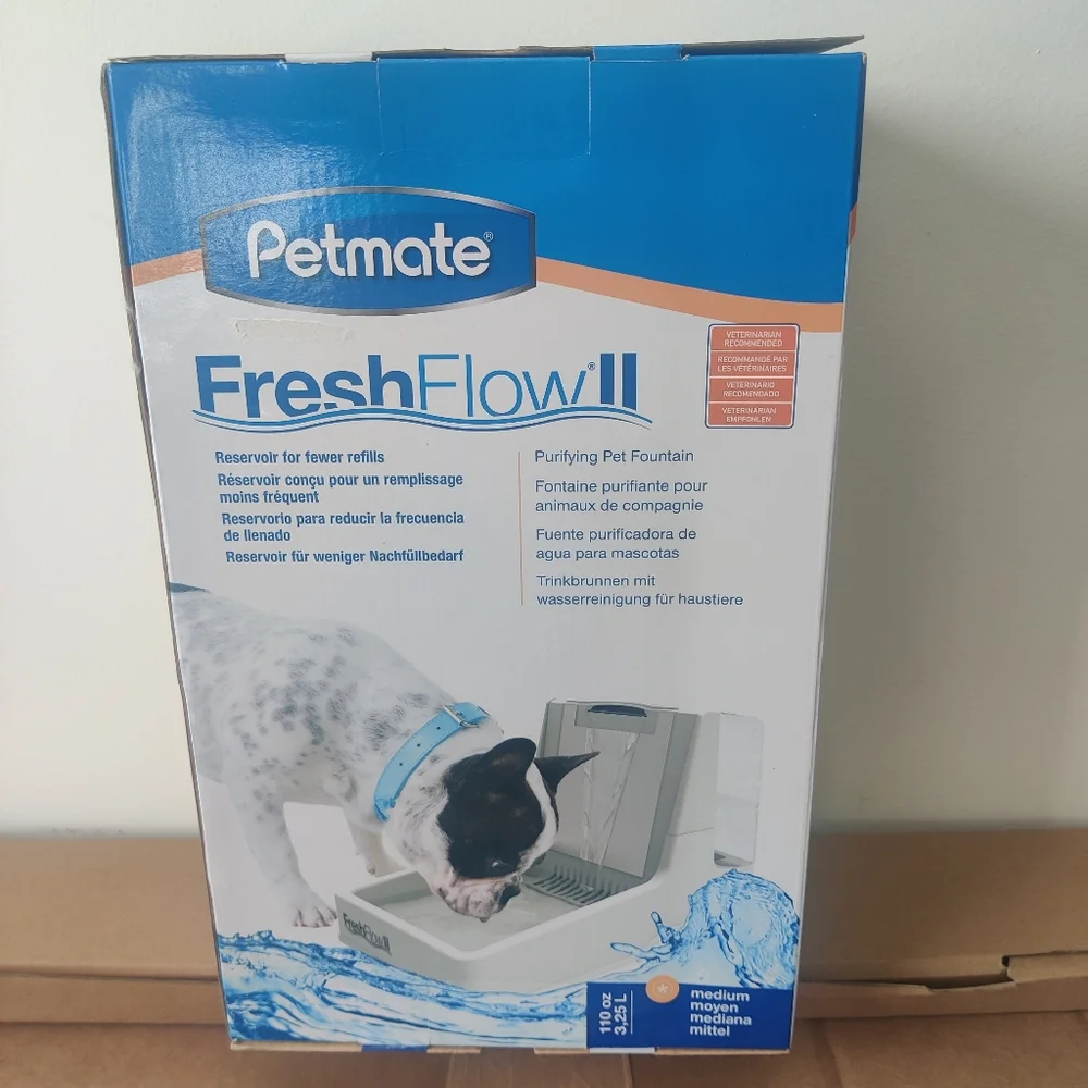 Petmate Fresh Flow II Medium 110oz Purifying Pet Fountain with Charcoal Filters